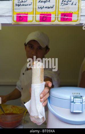 Shawarmas décroche à la gare ferroviaire de Moscou Russie Europe Banque D'Images