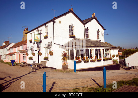 Le vieux bateau pub à Heybridge Basin, Maldon, Essex, Angleterre Banque D'Images