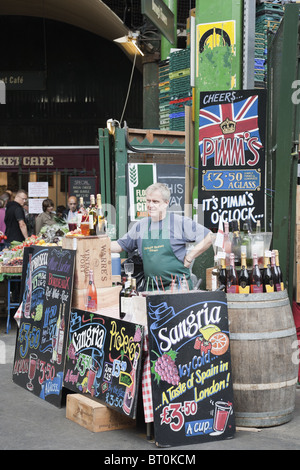 Royaume-uni, Angleterre, Londres. Des boissons alcoolisées et des cocktails décroche à Borough Market Banque D'Images