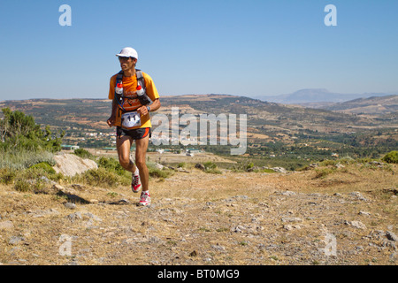 Coureur extrême marocain Lahcen AHANSAL, vainqueur de l'Ultra Trail 2010 Al Andalus, l'Espagne. Banque D'Images