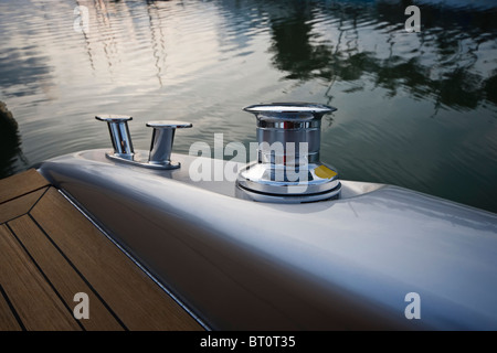 Italie, Latium, Rome, Fiumicino/bateau yacht Fairline 60', treuil Banque D'Images