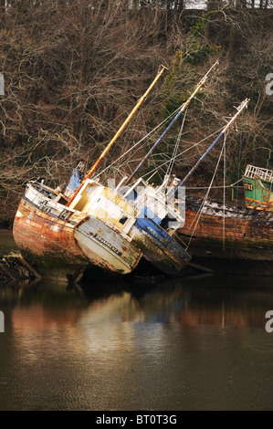 Bateaux de pêche abandonnés sur la côte française Banque D'Images