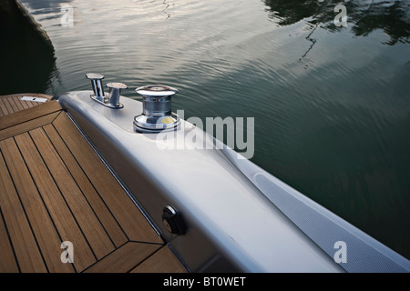 Italie, Latium, Rome, Fiumicino/bateau yacht Fairline 60', treuil Banque D'Images