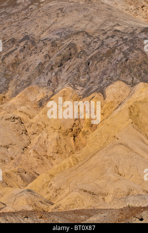 L'artiste formations rocheuses en route au crépuscule, Death Valley National Park, California, USA Banque D'Images