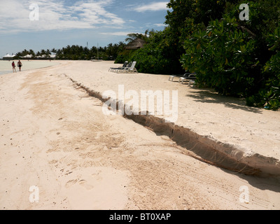 L'érosion sur l'île des Maldives, montrant des signes de la montée du niveau de la mer Banque D'Images