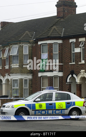 Une zone sécurisée de la police après une attaque de Bedford, Bedfordshire, England UK Banque D'Images