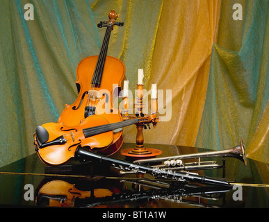 La nature morte à partir d'un violon et d'autres instruments de musique Banque D'Images