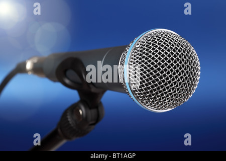 Microphone sur scène Banque D'Images