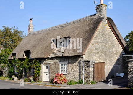Petite maison traditionnelle en pierre dans le village de corfe dorset england uk Banque D'Images