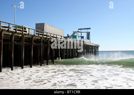 Casino Pier est secouée par une vague. Seaside Heights, New Jersey, USA. Casino Pier est l'une des deux jetées avec manèges. Banque D'Images