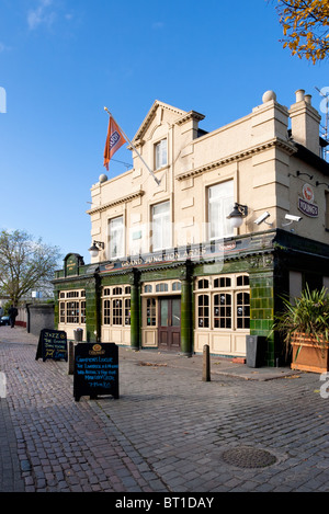 The Grand Junction Arms public House on Acton Lane, Harlesden, Londres, Angleterre, Royaume-Uni Banque D'Images