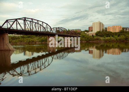 1907 Pont Victoria à Saskatoon, en Saskatchewan. Le 'Short-hill' 19e Rue 'pont de fer, fermé le 24 août 2010 Banque D'Images