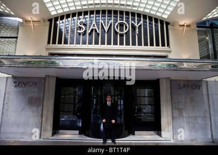 Savoy Hotel à Londres. Rouvert en octobre 2010 après une rénovation complète. Les photos montrent l'entrée de la rivière Banque D'Images