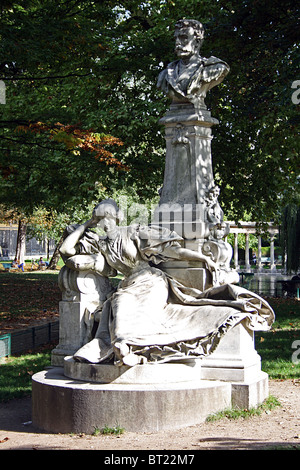 Statue de Guy de Maupassant, Parc Monceau, Paris Banque D'Images