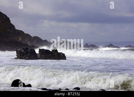 À partir de l'Atlantique 'Welcombe bouche' sur la côte nord du Devon. Seascape Angleterre Banque D'Images