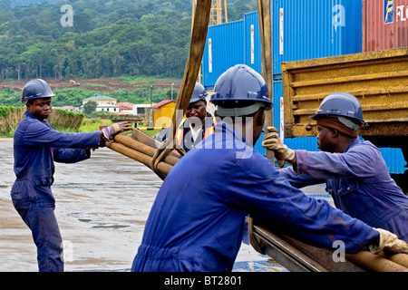 Huile Luba Freeport. Dock de chargement sur quai de déchargement des navires d'approvisionnement pour l'industrie pétrolière en mer Banque D'Images