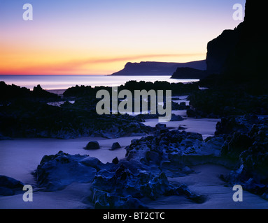 La tombée de la lumière à Mewslade Bay près de Pitton sur la péninsule de Gower, Swansea, Pays de Galles du Sud. Banque D'Images