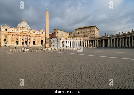 Rome. L'Italie. Basilica di San Pietro, Piazza San Pietro / St Peter's Square. Banque D'Images