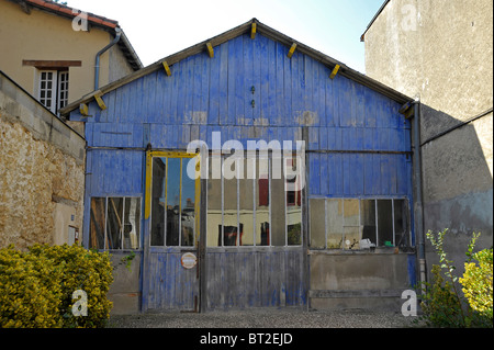 Ancien garage atelier à St Loup Deux-sevres France Banque D'Images