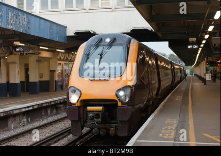 Cross country sur le point de quitter la gare de Southampton Banque D'Images