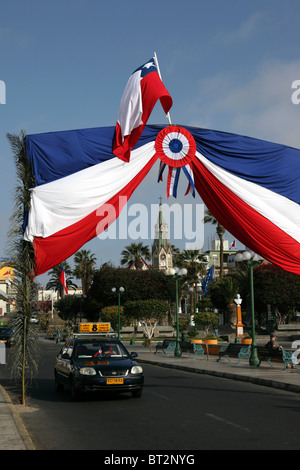 Drapeaux chiliens dans le centre de Arica Chili pour les célébrations du bicentenaire, Région XV, Chili Banque D'Images