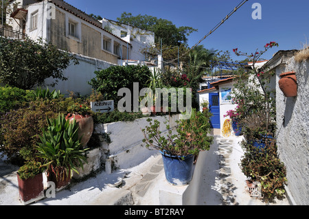 Ruelle dans la région d'Anafiotika de Plaka, Athènes, Grèce Banque D'Images