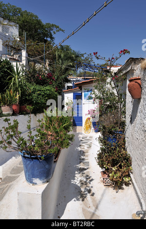 Ruelle dans la région d'Anafiotika de Plaka, Athènes, Grèce Banque D'Images