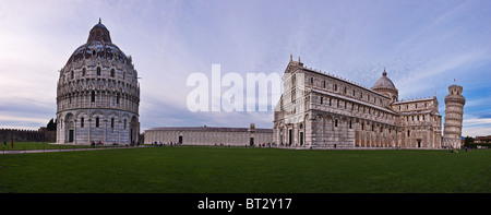 Vue panoramique sur la Piazza del Duomo (également connu sous le nom de Place des Miracles), Pise, Toscane, Italie Banque D'Images