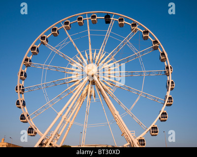 La roue de Weston sur le front de mer de Weston-super-Mare au coucher du soleil, North Somerset, Angleterre. Banque D'Images