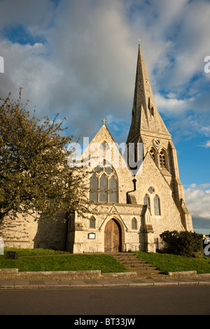 Tous les Saints de l'église paroissiale, Blackheath, Londres, contre moody ciel nuageux Banque D'Images