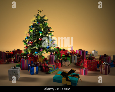 Arbre de Noël entouré de nombreuses boîtes actuelles Banque D'Images