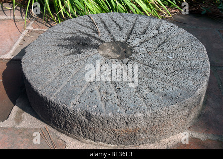 Mill stone, El Molino Viejo, Le Vieux Moulin, San Marino, Californie, États-Unis d'Amérique Banque D'Images