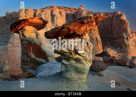 Cheminées de grès à Studhorse Point dans la Nation de Glen Canyon Recreation Area Banque D'Images