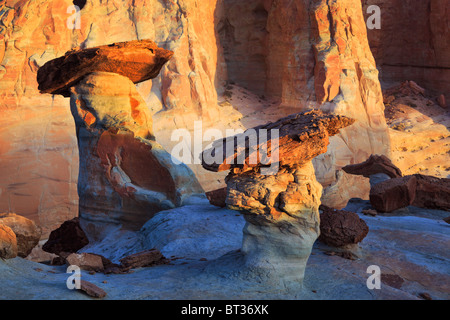Cheminées de grès à Studhorse Point dans la Nation de Glen Canyon Recreation Area Banque D'Images