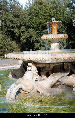 Fontaine des Quatre chevaux dans la Villa Borghese, Rome Italie. Banque D'Images