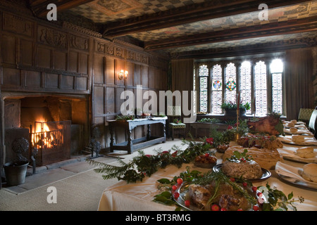 Haddon Hall Salle à manger à Noël, Derbyshire, Angleterre, RU Banque D'Images