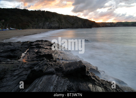 Surfez sur les rochers, Tresaith, Aberporth, Pays de Galles, Royaume-Uni, Grande Bretagne Banque D'Images