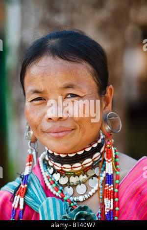 Portrait d'une femme de la minorité Karen big ear Banque D'Images