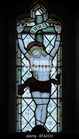 Vitrail par C E Kempe & Co. représentant la Crucifixion, St John the Baptist Church, à l'Est vers le bas, Devon Banque D'Images