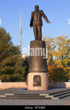 Monument de la fusée soviétique de plomb et ingénieur concepteur d'engins spatiaux Sergueï Pavlovitch Korolev (1907-1966) dans la région de Moscou, Russie Banque D'Images