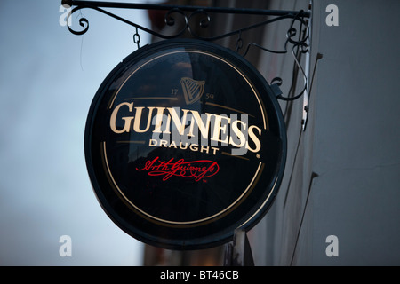 Signe extérieur d'un pub Guinness Banque D'Images