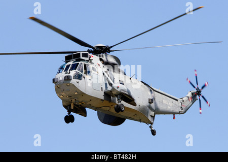 L'ASAC7 Westland Sea King utilisés par la Royal Navy faire un défilé à Farnborough Airshow Banque D'Images