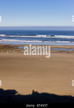 YACHATS, Oregon, USA - plage vide sur le centre de l'Oregon coast, Cape Perpetua Scenic Area. Banque D'Images