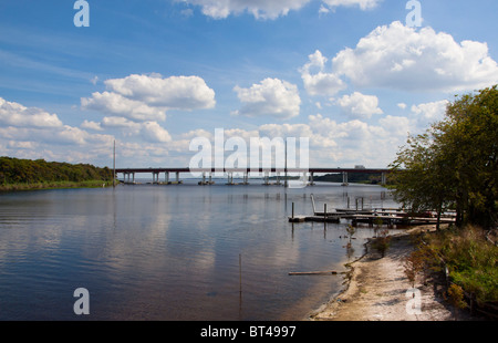 L'extrémité nord du lac Monroe se jette dans la rivière St Johns à Sanford en Floride Banque D'Images