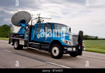 Le radar Doppler sur roues chariot se précipite passé près de Pickstown, Dakota du Sud, 3 juin 2010. Banque D'Images