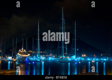 L'IGY, Global International Yachting Marina de Rodney Bay à Gros Islet, Sainte-Lucie, la nuit encore en construction. Banque D'Images