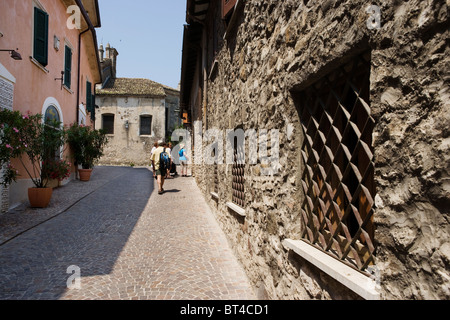 Quelques touristes à Sirmione Banque D'Images