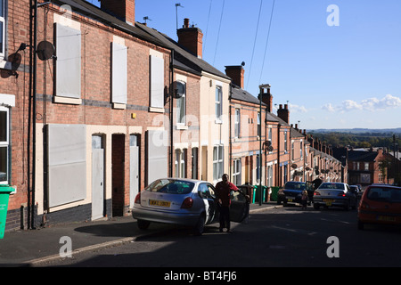 2 terrasse maisons dans une rangée de fenêtres placardées dans sneinton, Nottingham, Royaume-Uni. sneinton est une zone assez privé. Banque D'Images