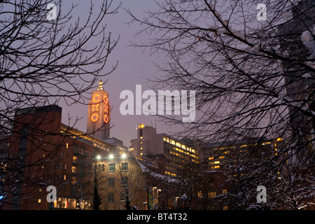 Oxo Tower Londres dans la nuit dans la neige Banque D'Images