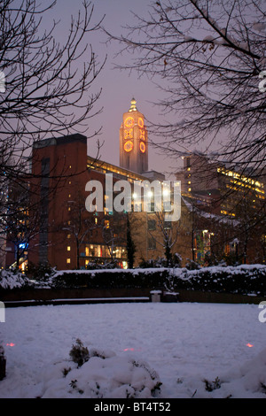 Oxo Tower Londres dans la nuit dans la neige Banque D'Images